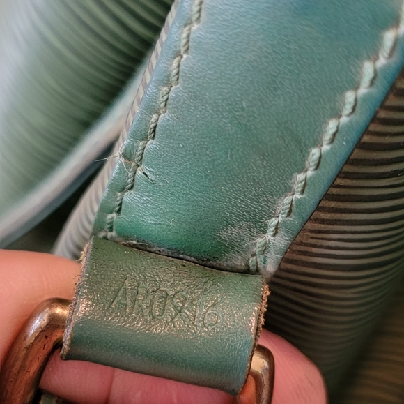Louis Vuitton Epi Leather Green Noe Shoulder Handbag PM/PETITE - Picture 6 of 12